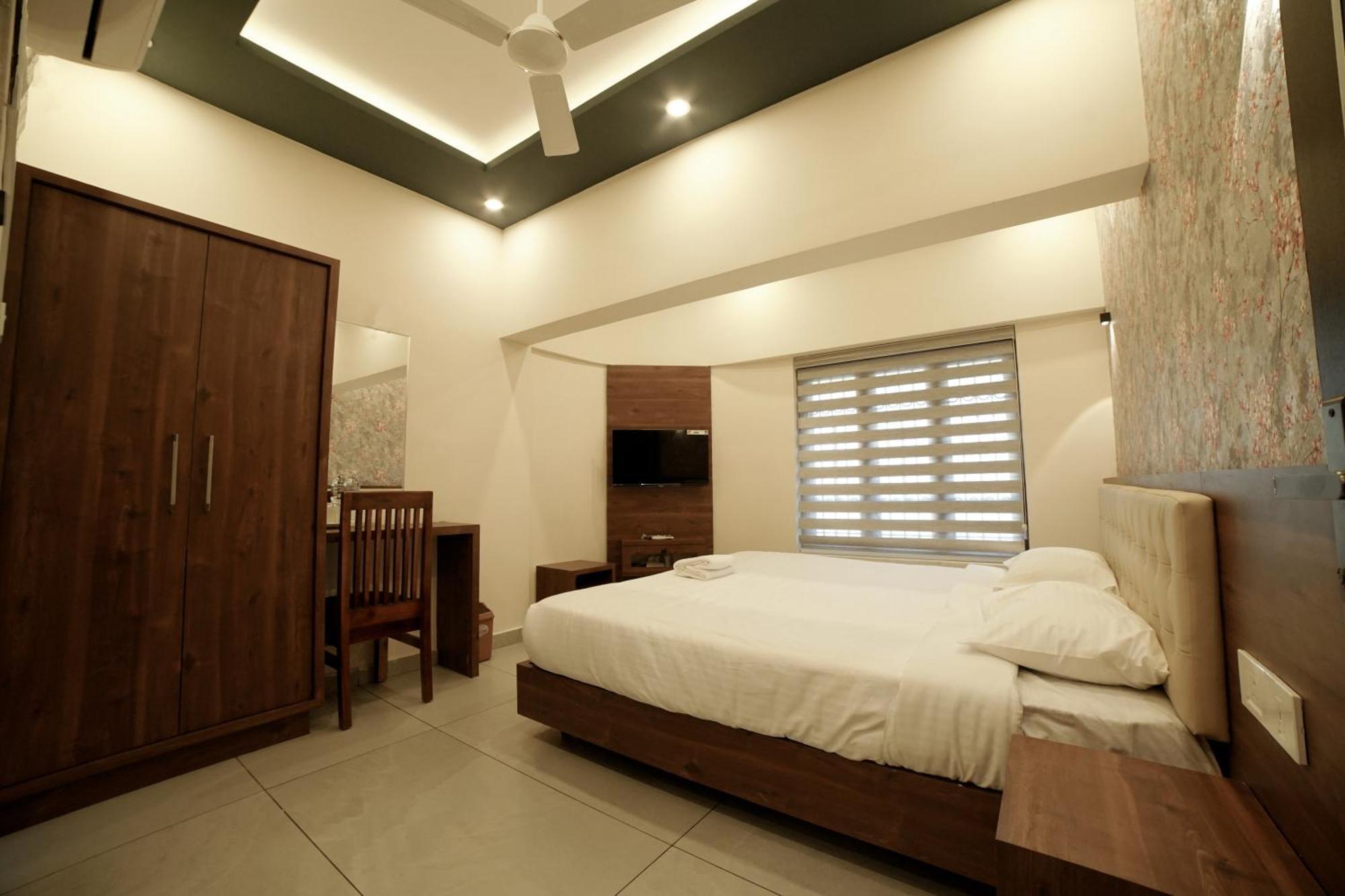 Hotel Kovilakam Achutham à Guruvāyūr Extérieur photo