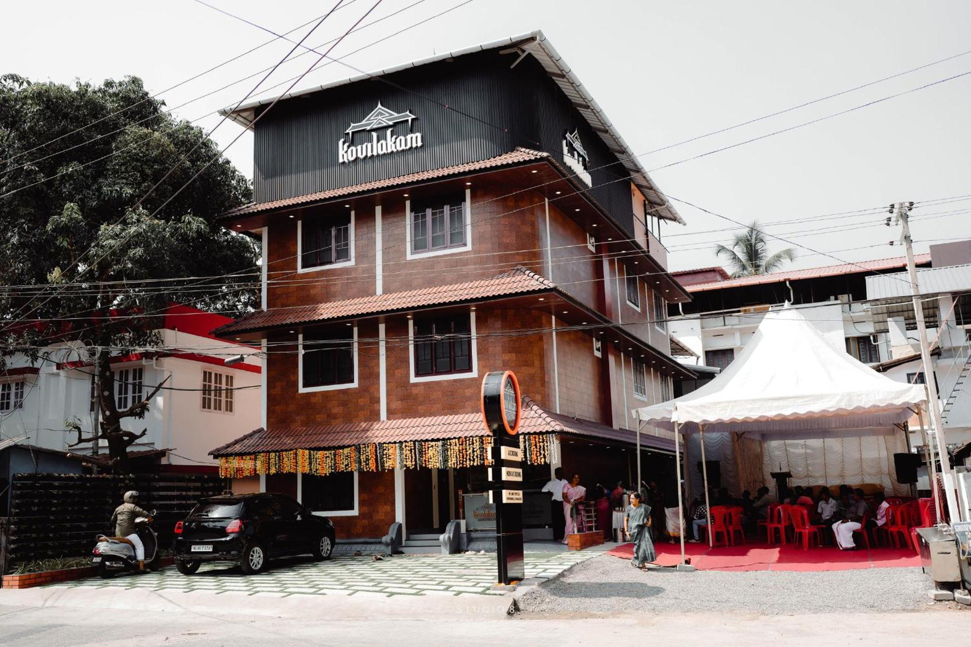 Hotel Kovilakam Achutham à Guruvāyūr Extérieur photo